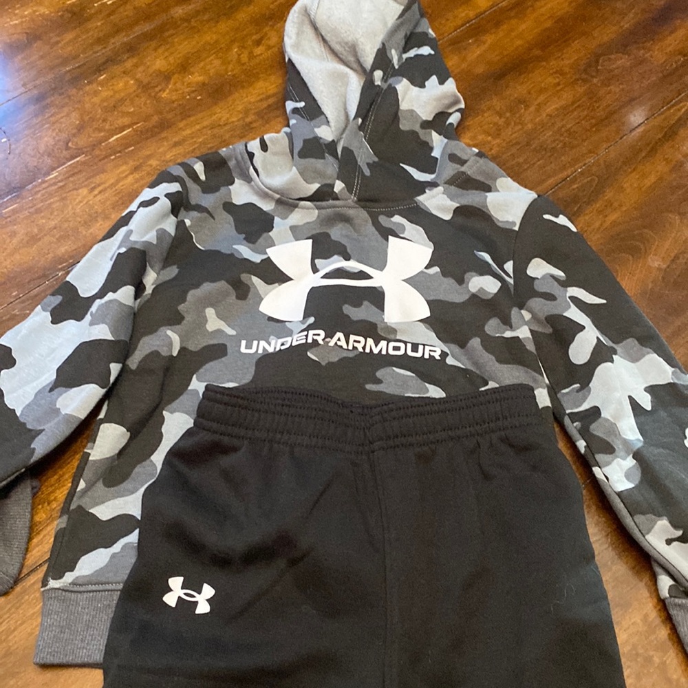 4T Under Armour hoodie and sweatpants set